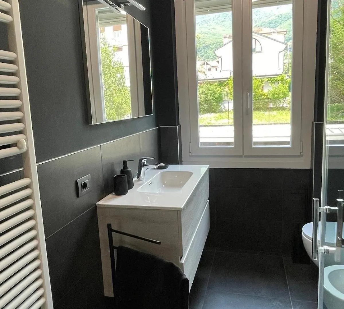 Appartamento Family House By Sarah Valmadrera Italia